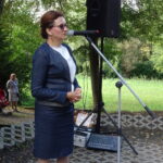 Odsłonięto obelisku poświęconego Polskiej Organizacji Wojskowej i mieszkańcom miejscowości, którzy sto lat temu stawili czynny opór żandarmerii austriackiej, dokonującej rekwizycji żywności. Wojewoda świętokrzyski, Agata Wojtyszek / Emilia Sitarska / Radio Kielce