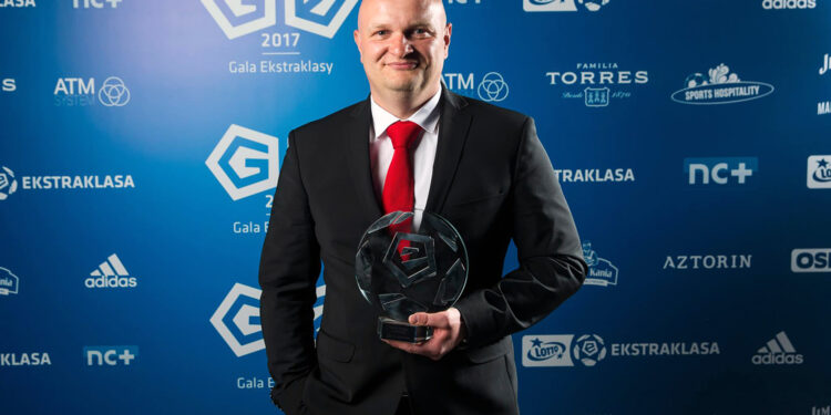Gala Ekstraklasy - Trener Sezonu 2016/17 Maciej Bartoszek (Korona Kielce) / facebook.com/Ekstraklasa.org
