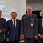 Warszawa. Rozmowy o MSPO w Senacie RP. Na zdjęciu (od lewej): senator Jarosław Rusiecki, minister Wojciech Skurkiewicz, generał Michał Sikora – zastępca szefa Sztabu Generalnego i Andrzej Mochoń - prezes Targów Kielce / archiwum prywatne