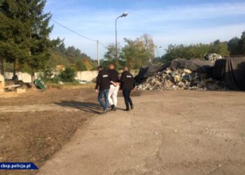 CBŚP rozbiło zorganizowaną grupę przestępczą, której członkowie sprowadzali do Polski z terytorium Niemiec zmieszane odpady komunalne / cbsp.policja.pl