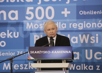 Skarżysko. Wizyta Jarosława Kaczyńskiego. Na zdjęciu: Jarosław Kaczyński - prezes PiS / Marzena Mąkosa / Radio Kielce