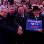 Sandomierz. PiS poparł Jerzego Borowskiego. Na zdjęciu (od lewej): Krzysztof Szatan, senator Jarosław Rusiecki, poseł Marek Kwitek i Jerzy Borowski - kandydat na burmistrza Sandomierza / Radio Kielce