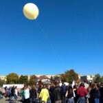 Festyn zorganizowany przez Energetyczne Centrum Nauki KPT w Zespole Szkół Katolickich im. św. Stanisława Kostki / Wiktor Dziarmaga / Radio Kielce