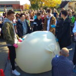 Festyn zorganizowany przez Energetyczne Centrum Nauki KPT w Zespole Szkół Katolickich im. św. Stanisława Kostki / Wiktor Dziarmaga / Radio Kielce