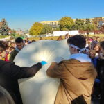 Festyn zorganizowany przez Energetyczne Centrum Nauki KPT w Zespole Szkół Katolickich im. św. Stanisława Kostki / Wiktor Dziarmaga / Radio Kielce