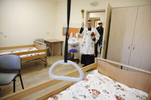 W Zakładzie Pielęgnacyjno – Opiekuńczym w Kielcach przy ul. Sobieskiego przybyło 15 kolejnych łóżek dla osób chorych, ale nie wymagających jeszcze pobytu w hospicjum / Jarosław Kubalski / Radio Kielce