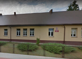 Szkoła Podstawowa w Smerdynie, w gminie Staszów / Google maps