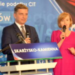 Wizyta Jarosława Kaczyńskiego, prezesa Prawa i Sprawiedliwości w Skarżysku - Kamiennej. Od lewej: Andrzej Pruś i Anna Krupka - poseł PiS / Łukasz Korus / powiatowa24