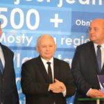 Wizyta Jarosława Kaczyńskiego, prezesa Prawa i Sprawiedliwości w Skarżysku - Kamiennej. Od lewej: Mariusz Bodo - kandydat na prezydenta Skarżyska, Jarosław Kaczyński - prezes PiS, Artur Lis - kandydat na burmistrza Opatowa / Łukasz Korus / powiatowa24