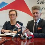 Konferencja u wojewody świętokrzyskiego. Z lewej: Agata Wojtyszek - wojewoda świętokrzyski; Krzysztof Słoń - senator PiS / Marcin Różyc / Radio Kielce