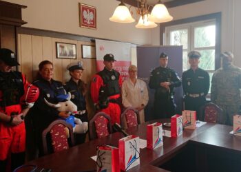Kielce . Inauguracja kampanii mającej na celu zapoznanie mieszkańców z pracą w policji / Monika Miller / Radio Kielce