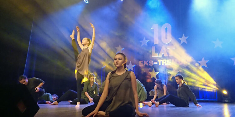 Jędrzejów. Jubileusz 10-lecia formacji tanecznej Eks-tremum / Ewa Pociejowska-Gawęda / Radio Kielce