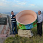 Happening z repliką wazy w Bronocicach / Paweł Kamiński