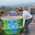 Happening z repliką wazy w Bronocicach / Paweł Kamiński