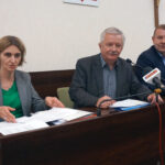 Ogłoszenie wyników głosowania w budżecie obywatelskim. Na zdjęciu: Edyta Samczyńska - z Wydziału Budżetu Urzędu Miasta Kielce, Tadeusz Sayor - zastępca prezydenta Kielc, Wojciech Dudzic - dyrektor Wydział Budżetu Urzędu Miasta Kielce / Wiktor Dziarmaga / Radio Kielce