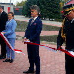 Chmielnik. Otwarcie strażnicy Jednostki Ratowniczo-Gaśniczej nr 4. Na zdjęciu (od lewej): Sławomir Karwat - Komendant Miejski Państwowej Straży Pożarnej w Kielcach, Paweł Wójcik - burmistrz Chmielnika, Agata Wojtyszek - wojewoda świętokrzyski, Krzysztof Słoń - senator PiS, Adam Czajka - Świętokrzyski Komendant Wojewódzki Państwowej Straży Pożarnej / Marcin Różyc / Radio Kielce