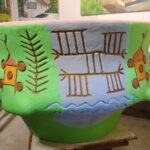 Replika wazy z Bronocic. Gospodarstwo edukacyjne „Pszczółki” w Niezwojowicach / Kamil Włosowicz / Radio Kielce