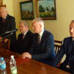 Włoszczowa. Wizyta wicepremiera Jarosława Gowina. Na zdjęciu (od lewej): Leszek Młodożeniec – przewodniczący zarządu powiatowego „Porozumienia” Jarosława Gowina we Włoszczowie, Maciej Gawin - kandydat z listy PiS do sejmiku województwa, wicepremier Jarosław Gowin i Piotr Bulski - kandydat na burmistrza Włoszczowy / Ewa Pociejowska - Gawęda / Radio Kielce