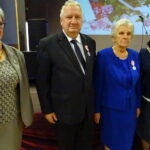 Złote gody. Mirosława i Bogusław Molenda odbierają medale za długoletnie pożycie małżeńskie . Na zdjęciu od lewej: Urszula Wojtasik - Kaczmarek - przewodnicząca rady gminy,  Bogusław i Mirosława Molenda oraz Monika Bolewska - wójt gminy Nagłowice / Ewa Pociejowska - Gawęda / Radio Kielce