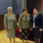 Złote gody. Na zdjęciu (od lewej): Urszula Wojtasik - Kaczmarek - przewodnicząca rady gminy, Genowefa Łata i Monika Bolewska - wójt gminy Nagłowice / Ewa Pociejowska - Gawęda / Radio Kielce