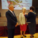 Złote gody. Teresa i Karol Wrońscy  odbierają medale za długoletnie pożycie małżeńskie / Ewa Pociejowska - Gawęda / Radio Kielce