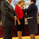 Złote gody. Krystyna i Gustaw Jaskólscy  odbierają medale za długoletnie pożycie małżeńskie / Ewa Pociejowska - Gawęda / Radio Kielce