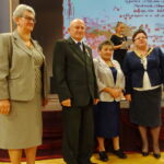 Złote gody. Na zdjęciu (od lewej): Urszula Wojtasik - Kaczmarek - przewodnicząca rady gminy, Marian i Wiesława Fiutek oraz   Monika Bolewska - wójt gminy Nagłowice / Ewa Pociejowska - Gawęda / Radio Kielce