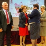 Złote gody. Grażyna i Jan  Wojciechowscy   odbierają medale za długoletnie pożycie małżeńskie / Ewa Pociejowska - Gawęda / Radio Kielce