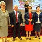 Złote gody. Na zdjęciu (od lewej): Urszula Wojtasik - Kaczmarek - przewodnicząca rady gminy, Grażyna i Jan  Wojciechowscy oraz Monika Bolewska - wójt gminy Nagłowice / Ewa Pociejowska - Gawęda / Radio Kielce