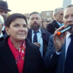 Wizyta wicepremier Beaty Szydło w Małogoszczu. Z lewej: Krzysztof Lipiec - poseł PiS, wicepremier Beata Szydło i Michał Molenda, kandydat na burmistrza Małogoszcza / Ewa Pociejowska-Gawęda / Radio Kielce