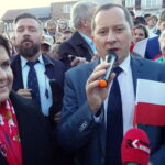 Wizyta wicepremier Beaty Szydło w Małogoszczu. Z lewej: Beata Szydło, obok Michał Molenda, kandydat na burmistrza Małogoszcza i Anna Krupka - poseł PiS / Ewa Pociejowska-Gawęda / Radio Kielce