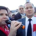 Wizyta wicepremier Beaty Szydło w Małogoszczu. Z lewej: Beata Szydło, obok Michał Molenda, kandydat na burmistrza Małogoszcza / Ewa Pociejowska-Gawęda / Radio Kielce
