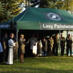 Sadzenie Dębów Pamięci w Jędrzejowie / Ewa Pociejowska-Gawęda / Radio Kielce