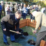 Sadzenie Dębów Pamięci w Jędrzejowie / Ewa Pociejowska-Gawęda / Radio Kielce