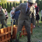 Sadzenie Dębów Pamięci w Jędrzejowie / Ewa Pociejowska-Gawęda / Radio Kielce