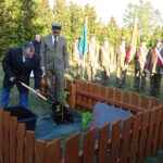 Sadzenie Dębów Pamięci w Jędrzejowie / Ewa Pociejowska-Gawęda / Radio Kielce