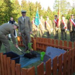 Sadzenie Dębów Pamięci w Jędrzejowie / Ewa Pociejowska-Gawęda / Radio Kielce