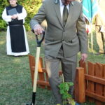 Sadzenie Dębów Pamięci w Jędrzejowie / Ewa Pociejowska-Gawęda / Radio Kielce