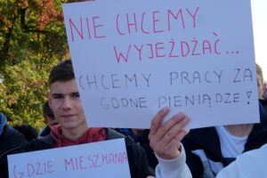 Marsz ulicami Sędziszowa zorganizowany przez Stowarzyszenie Kukiz'15 / Ewa Pociejowska-Gawęda / Radio Kielce