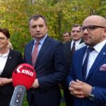 Brody. Wizyta ministra Zbigniewa Ziobry. Na zdjęciu (od lewej): Marzena Bernat - wójt Brodów, minister Zbigniew Ziobro i Mariusz Gosek - sekretarz generalny Solidarnej Polski / Anna Głąb / Radio Kielce