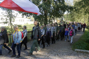 Święta Katarzyna. Odsłonięcie tablicy upamiętniającej pobyt oddziału Józefa Piłsudskiego / Marcin Różyc / Radio Kielce