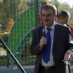 Kielce. Otwarcie mini boiska przy ulicy Chęcińskiej. Na zdjęciu: Wojciech Lubawski - prezydent Kielc / Wiktor Dziarmaga / Radio Kielce