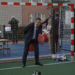 Kielce. Otwarcie mini boiska przy ulicy Chęcińskiej. Na zdjęciu: Wojciech Lubawski - prezydent Kielc / Wiktor Dziarmaga / Radio Kielce