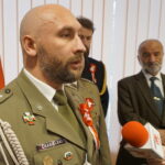 Konferencja prasowa wojewody świętokrzyskiego Agaty Wojtyszek dot. obchodów tegorocznego Święta Niepodległości. Płk Paweł Chabielski - komendant Centrum Przygotowań do Misji Zagranicznych / Marcin Różyc / Radio Kielce