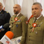 Konferencja prasowa wojewody świętokrzyskiego Agaty Wojtyszek dot. obchodów tegorocznego Święta Niepodległości. Od lewej: nadbryg. Adam Czaja - Komendant Wojewódzki PSP, płk Paweł Chabielski - dowódca Garnizonu Kielce, mjr Grzegorz Otręba - komendant placówki straży granicznej w Kielcach / Marcin Różyc / Radio Kielce