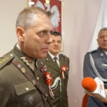 Konferencja prasowa wojewody świętokrzyskiego Agaty Wojtyszek dot. obchodów tegorocznego Święta Niepodległości. Robert Mazur -  dowódca Kieleckiego Ochotniczego Szwadronu Kawalerii im. 13. Pułku Ułanów Wileńskich / Marcin Różyc / Radio Kielce