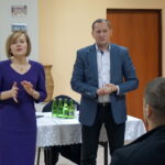 Spotkanie kandydata PiS na burmistrza Małogoszcza Michała Molendy z mieszkańcami miejscowości Karsznice. Poseł PiS Anna Krupka i Michał Molenda / Michał Kita / Radio Kielce