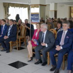 Spotkanie parlamentarzystów PiS z mieszkańcami miejscowości Tumlin-Osowa. Od lewej: Barbara Salwa, Dominik Tarczyński, Kamil Piasecki, Mirosław Gębski, Anna Krupka, Krzysztof Lipiec, Krzysztof Słoń i Małgorzata Popiel / Michał Kita / Radio Kielce