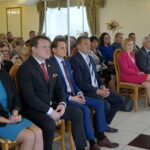 Spotkanie parlamentarzystów PiS z mieszkańcami w miejscowości Tumlin-Osowa.  Od lewej: Barbara Salwa, Dominik Tarczyński, Kamil Piasecki, Mirosław Gębski, Anna Krupka, Krzysztof Lipiec, Krzysztof Słoń i Małgorzata Popiel / Michał Kita / Radio Kielce