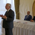 Spotkanie parlamentarzystów PiS z mieszkańcami w miejscowości Tumlin-Osowa. Poseł Krzysztof Lipiec / Michał Kita / Radio Kielce